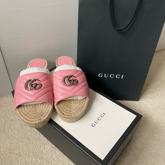 SOLD **BRAND NEW GUCCI SANDALS** - Picture 2 of 15
